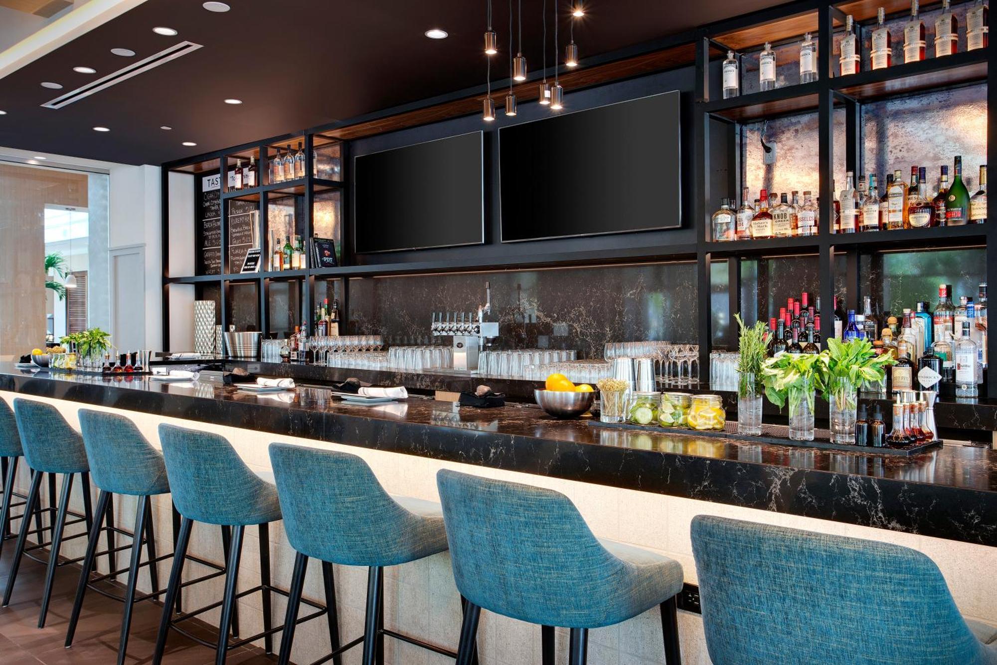 Hotel Embassy By Hilton Downtown Convention Center 4*
